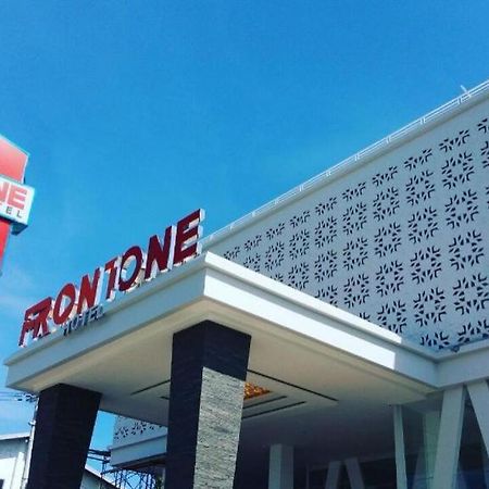 Front One Hotel Pamekasan Madura Eksteriør bilde
