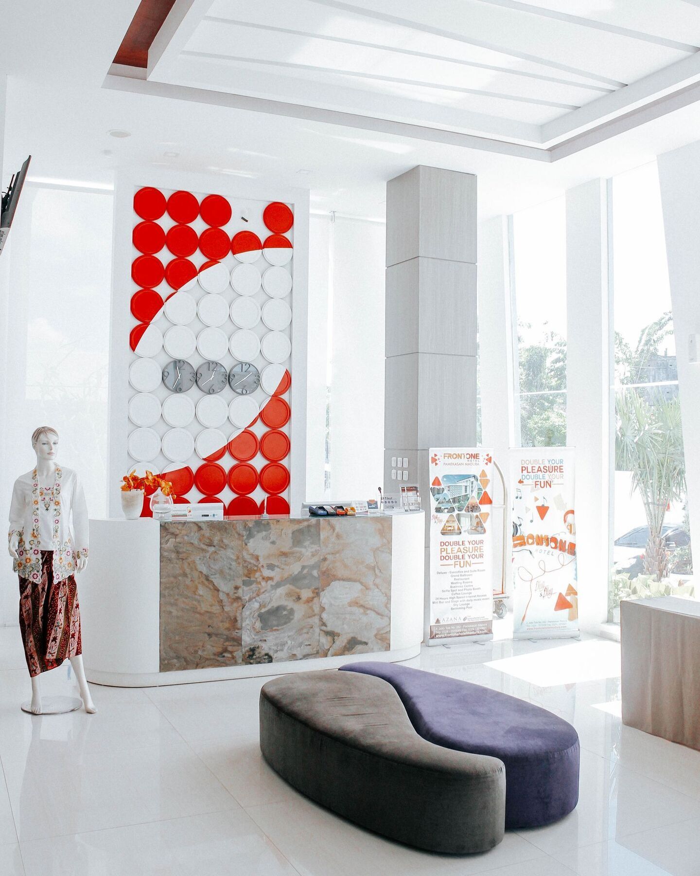 Front One Hotel Pamekasan Madura Eksteriør bilde