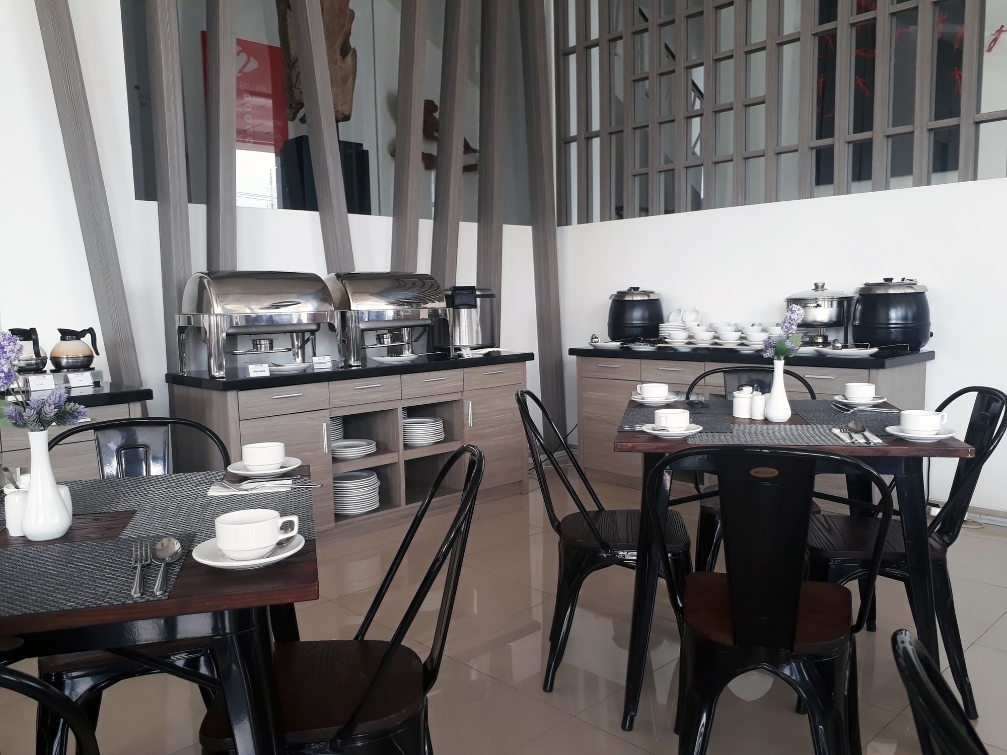 Front One Hotel Pamekasan Madura Eksteriør bilde