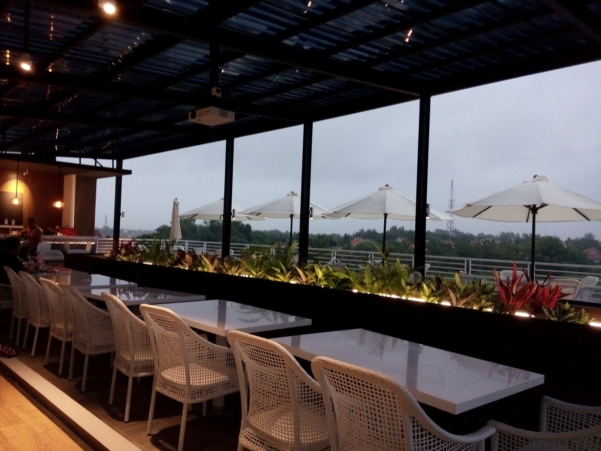 Front One Hotel Pamekasan Madura Eksteriør bilde